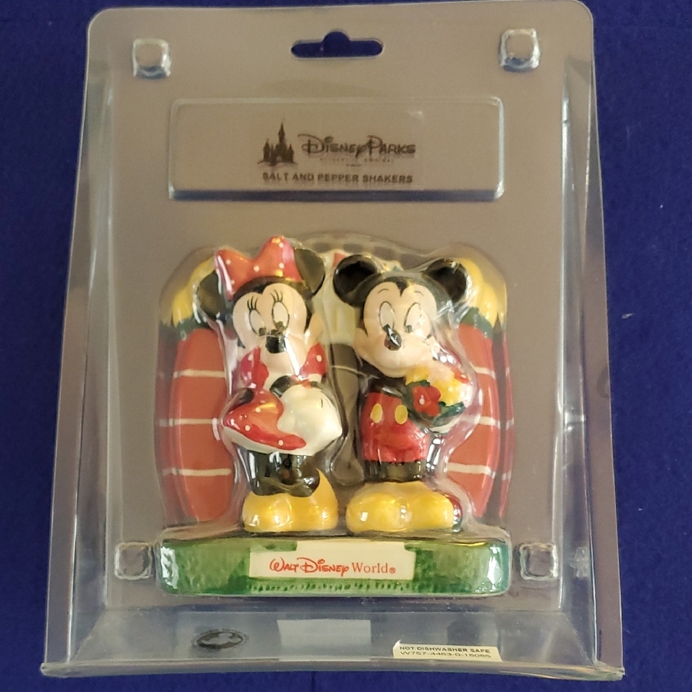 Disney Mickey And Minnie Main Gate Salt and Pepper Shakers New In Package